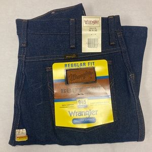 Men’s Wrangler 945 Regular Fit Boot Cut Jeans. New with tags